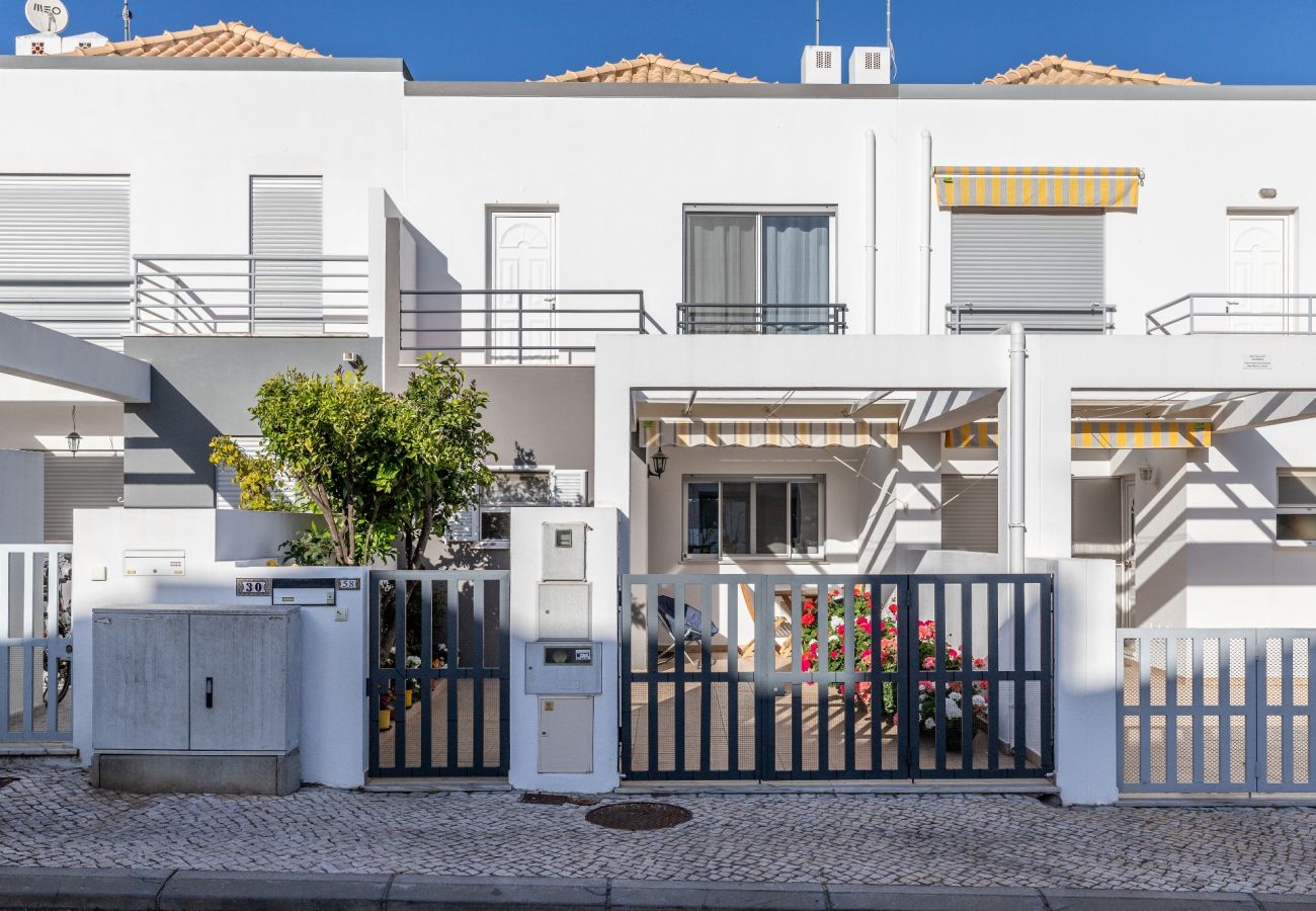 Townhouse in Manta Rota - House with private parking by AlgarveManta (3V2)