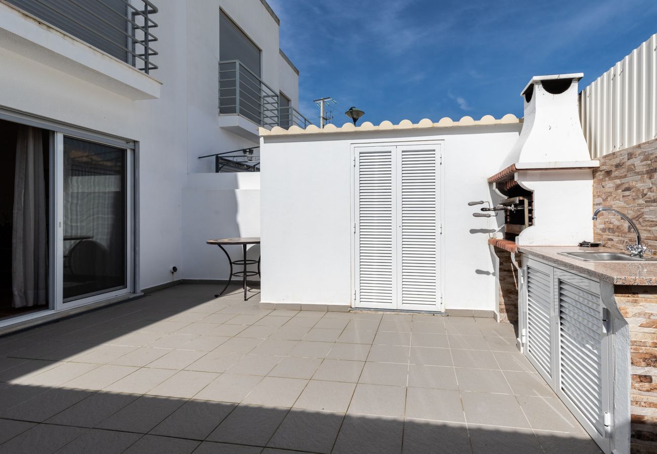 Townhouse in Manta Rota - 2 bedroom villa with patio and parking by AlgarveManta (2V2)