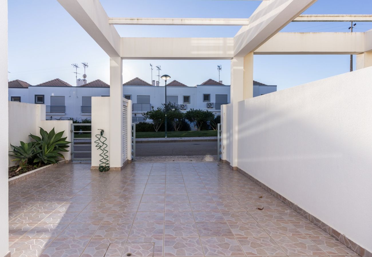 Townhouse in Manta Rota - Villa with 2 bedrooms and patio by AlgarveManta (6V2)