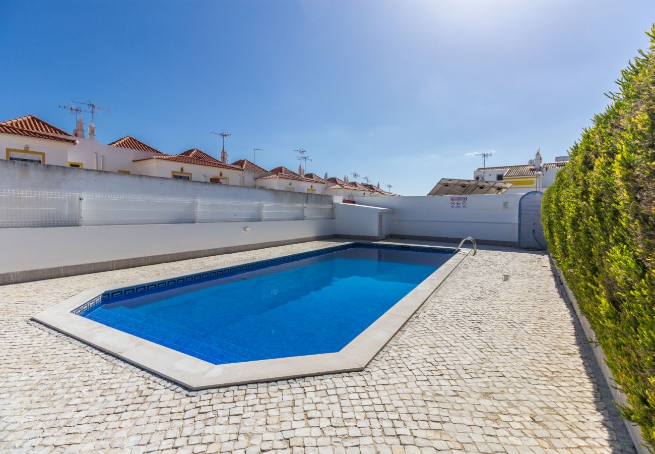 Residence in Manta Rota - 4 bedroom villa in condominium with swimming pool by AlgarveManta (4V4)