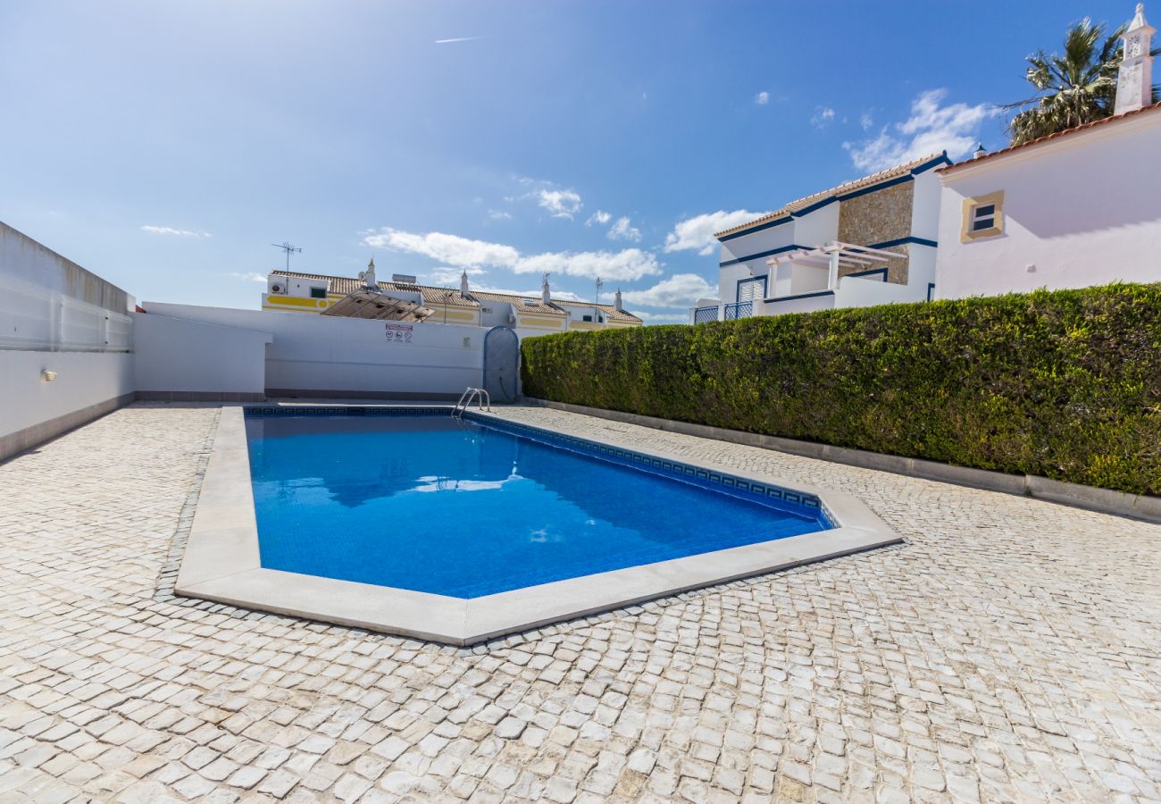 Residence in Manta Rota - 4 bedroom villa in condominium with swimming pool by AlgarveManta (4V4)