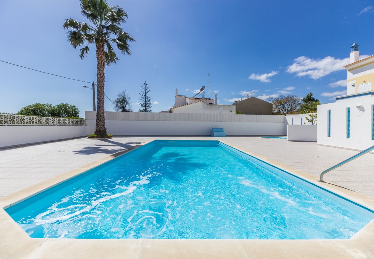 Residence in Manta Rota - 4 bedroom villa in condominium with swimming pool by AlgarveManta (16V4)