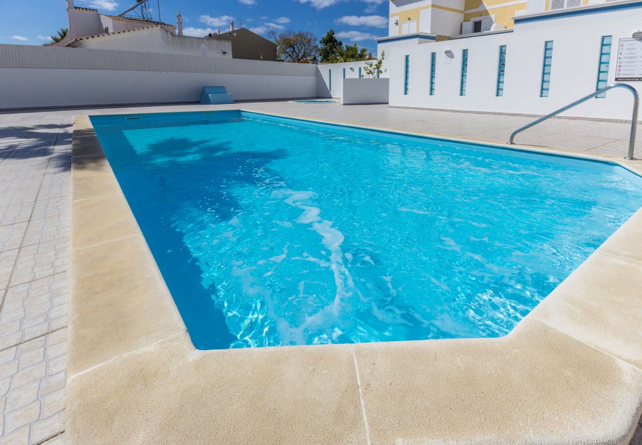 Residence in Manta Rota - 4 bedroom villa in condominium with swimming pool by AlgarveManta (16V4)