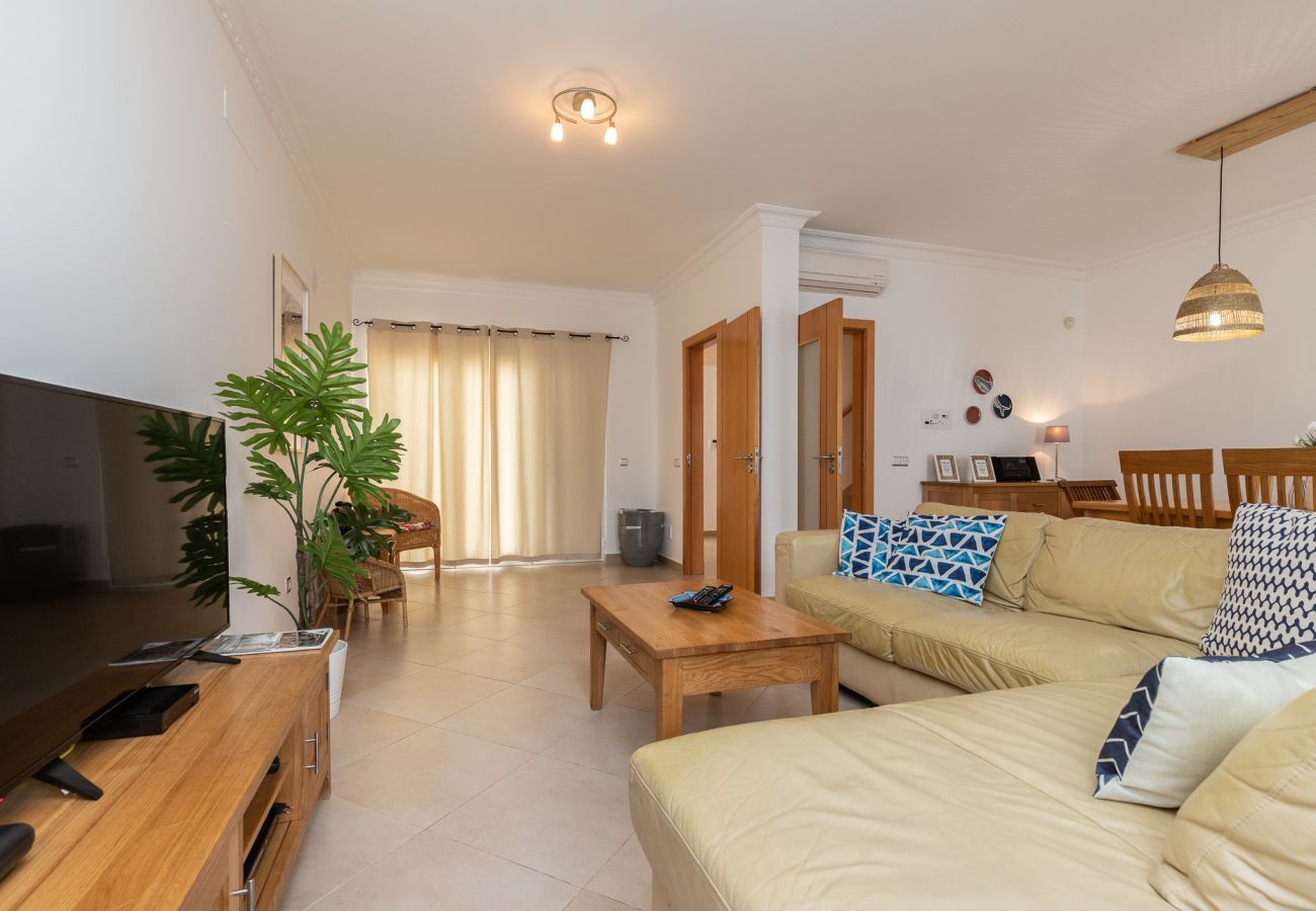 Residence in Manta Rota - 4 bedroom villa in condominium with swimming pool by AlgarveManta (16V4)