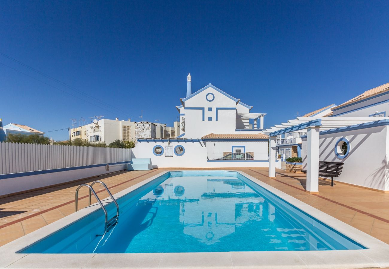 Residence in Manta Rota - 4 bedroom villa in condominium with swimming pool by AlgarveManta (17V4)