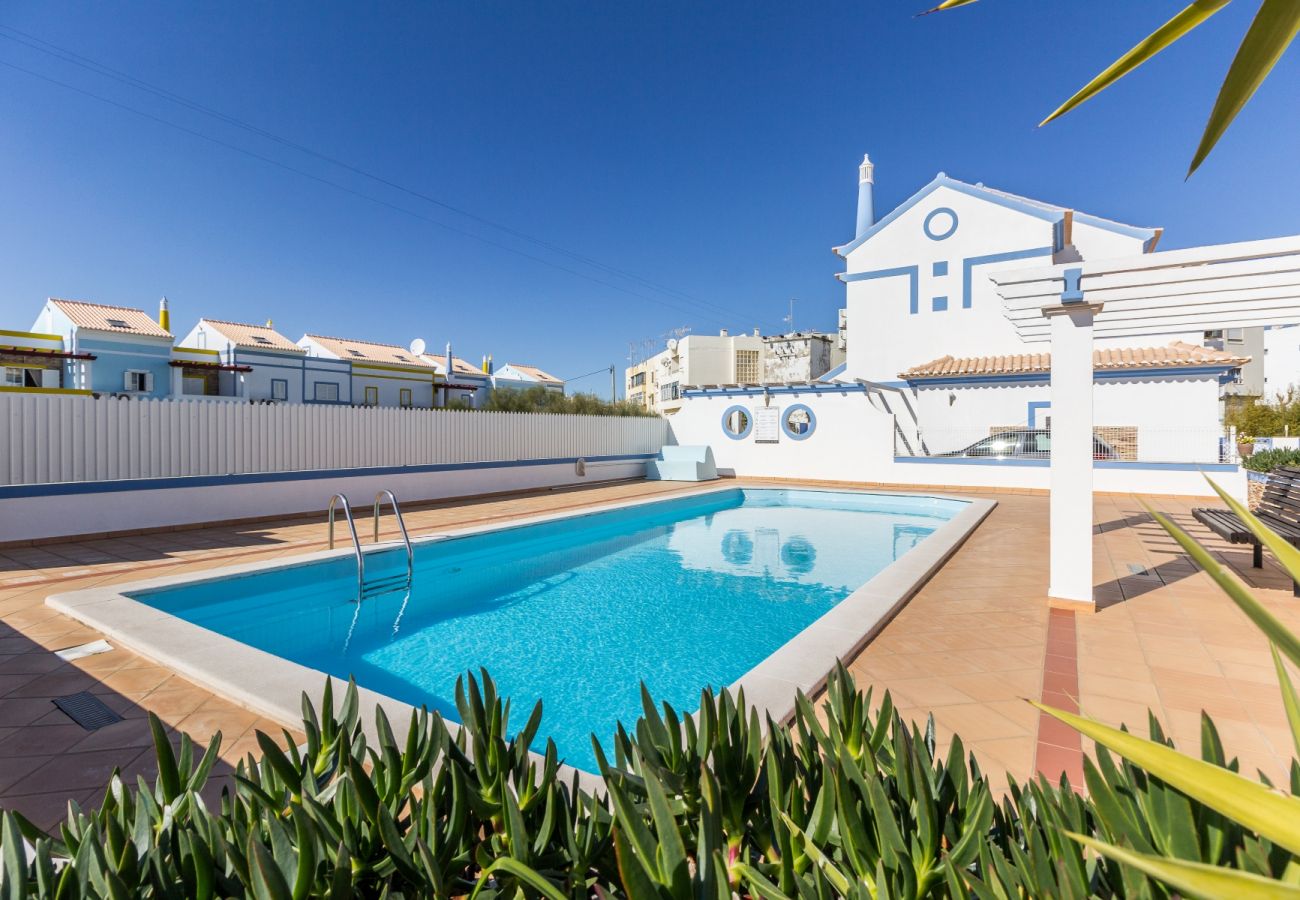 Residence in Manta Rota - 4 bedroom villa in condominium with swimming pool by AlgarveManta (17V4)