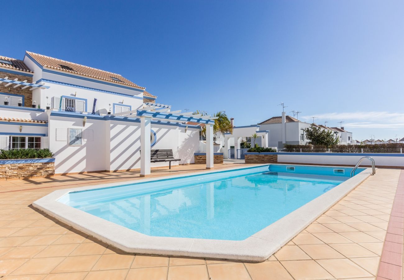 Residence in Manta Rota - 4 bedroom villa in condominium with swimming pool by AlgarveManta (17V4)