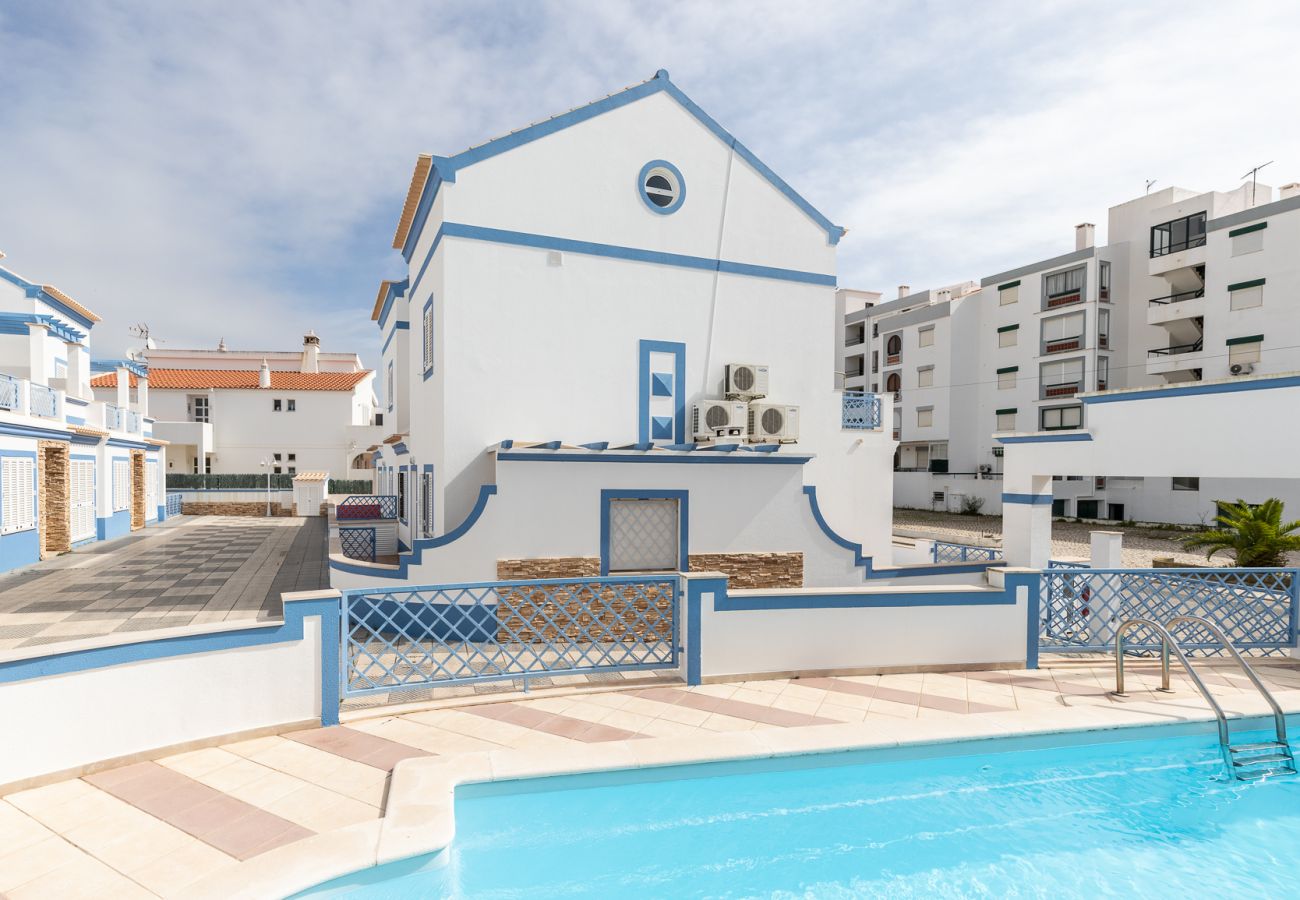 Villa in Manta Rota - 3 bedroom villa in a condominium with swimming pool by AlgarveManta (17V3)