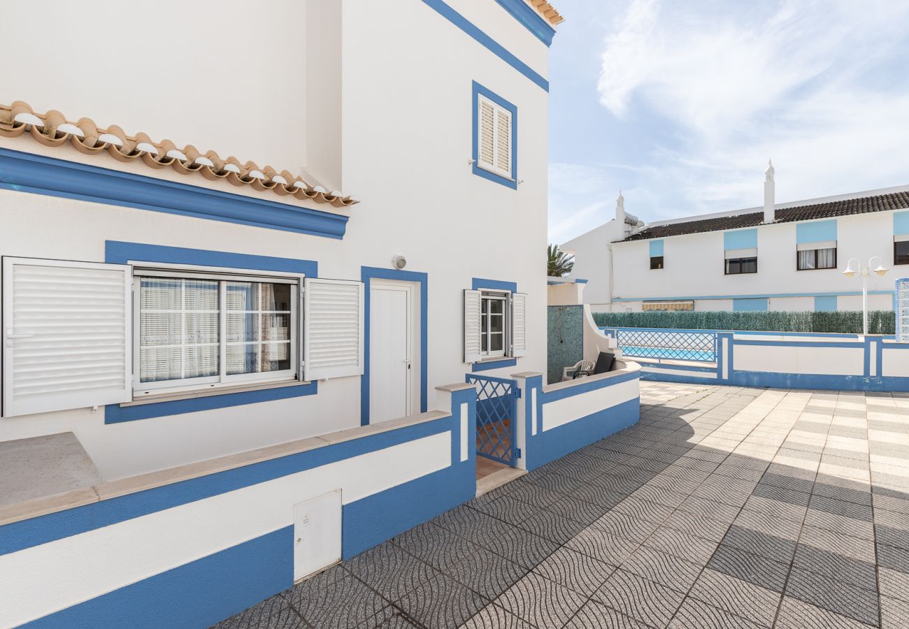 Villa in Manta Rota - 3 bedroom villa in a condominium with swimming pool by AlgarveManta (17V3)