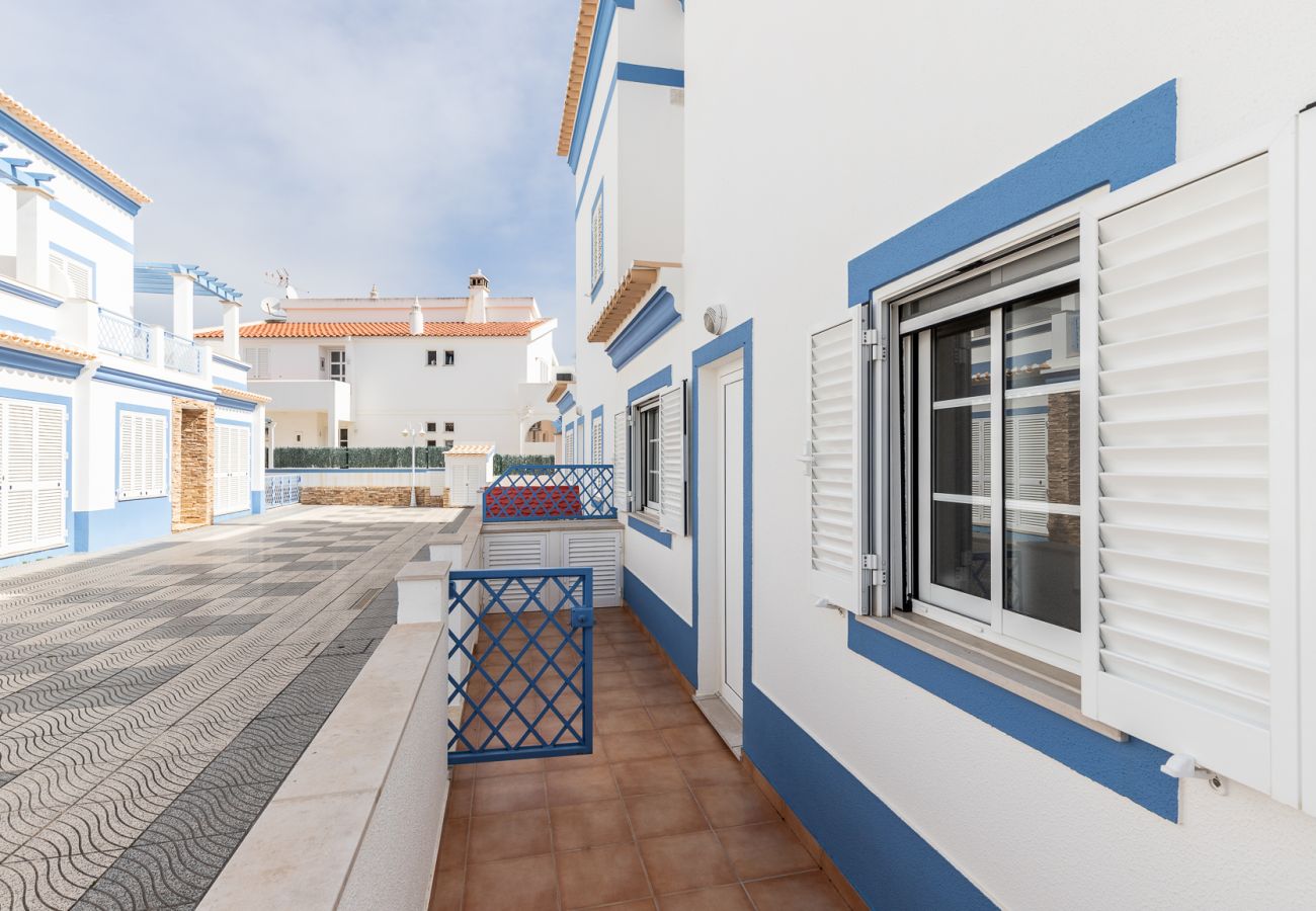 Villa in Manta Rota - 3 bedroom villa in a condominium with swimming pool by AlgarveManta (17V3)