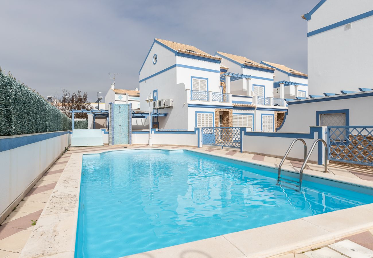 Villa in Manta Rota - 3 bedroom villa in a condominium with swimming pool by AlgarveManta (17V3)