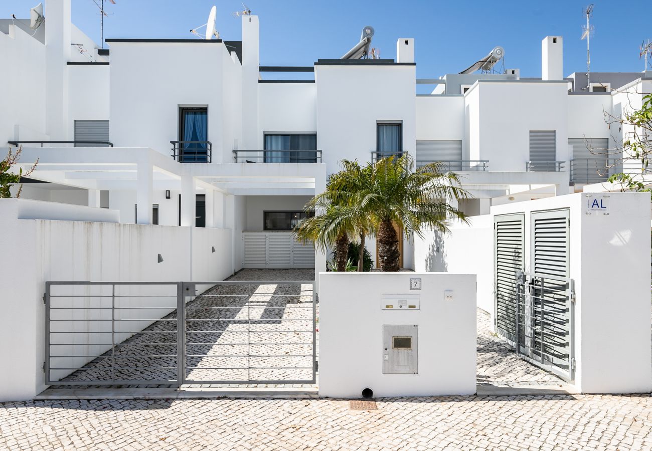 Maison mitoyenne à Manta Rota - Villa avec piscine privée à 100m de la plage by ALGARVEMANTA (16V3)