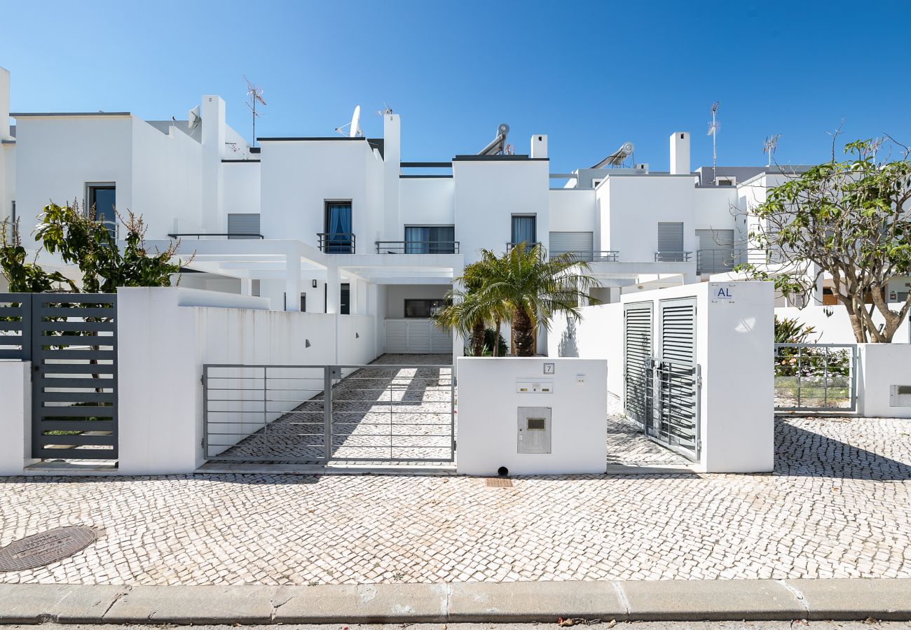 Maison mitoyenne à Manta Rota - Villa avec piscine privée à 100m de la plage by ALGARVEMANTA (16V3)