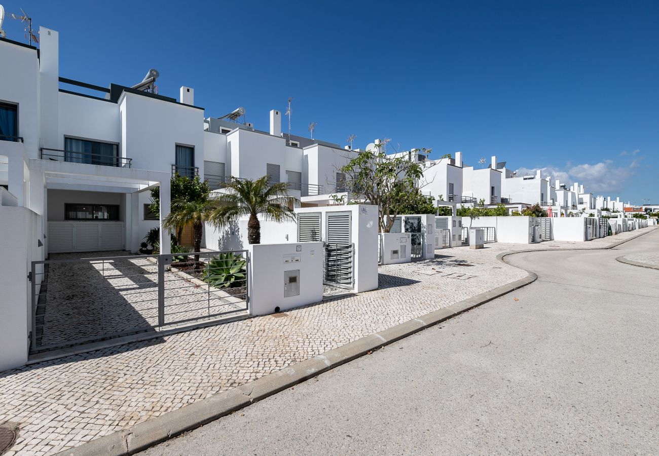 Maison mitoyenne à Manta Rota - Villa avec piscine privée à 100m de la plage by ALGARVEMANTA (16V3)